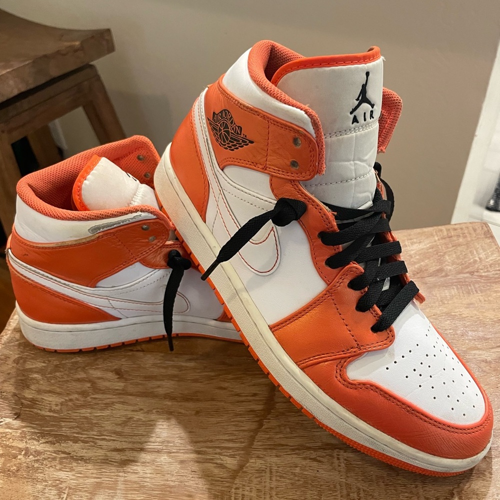 Air Jordan Retro 1 Mid - Electro Orange and White